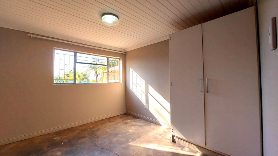 6 Bedroom Property for Sale in Ifafi North West